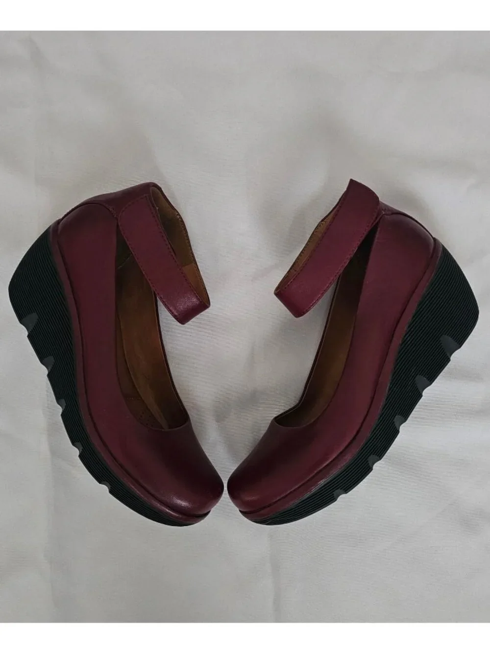 Clarks Women's Burgundy Clarene Tide Printed Wedge Heel Pump Shoes Size US 7.5